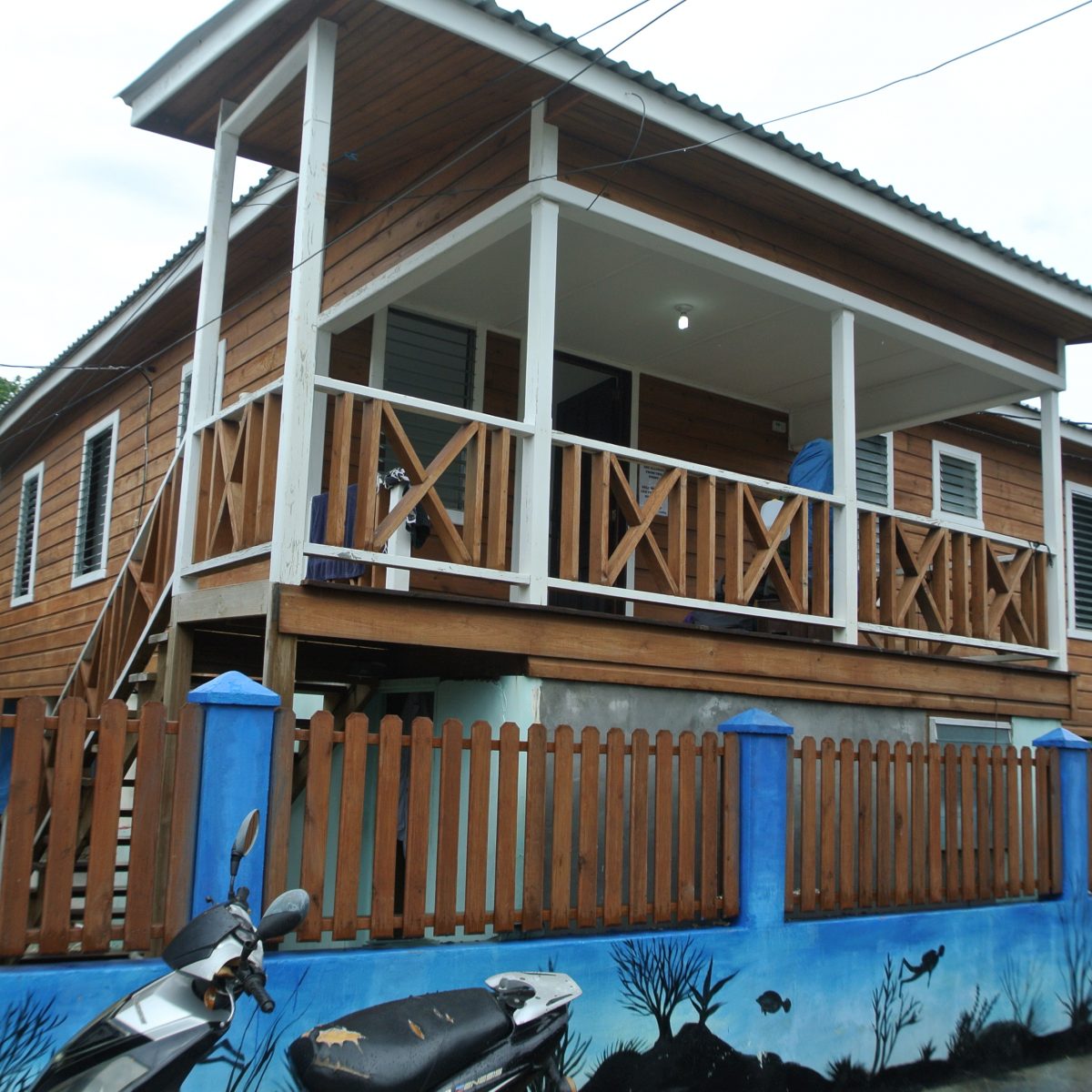 Dive-Inn at Alton's Dive Shop in Utila