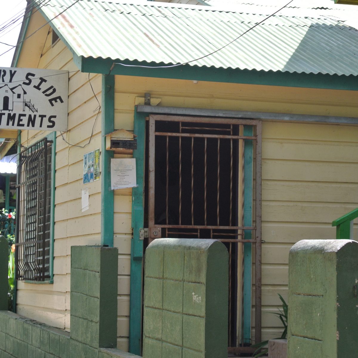 Country Side Apartments Utila