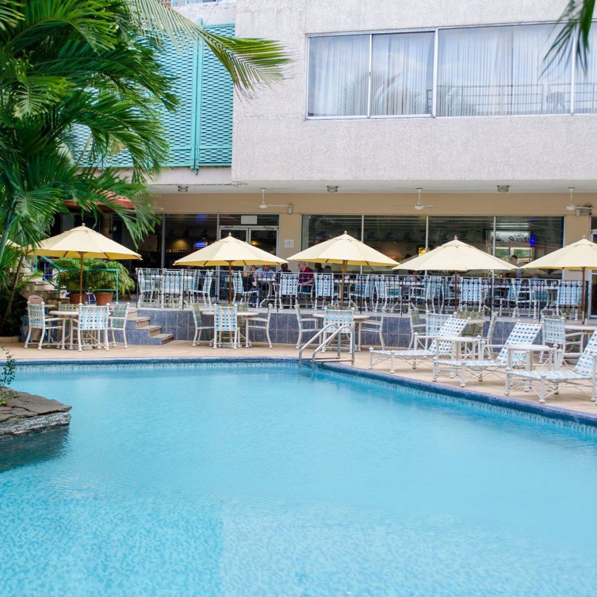 Gran Hotel Sula is an option for travelers to Utila with a stop-over in San Pedro Sula utilaguide.com