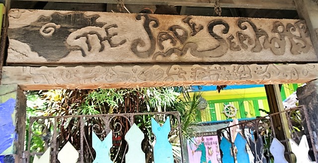 Night Land Cabins at the Jade Sea Horse, Utila