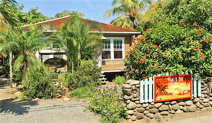 Rubi's Inn Hotel in Utila