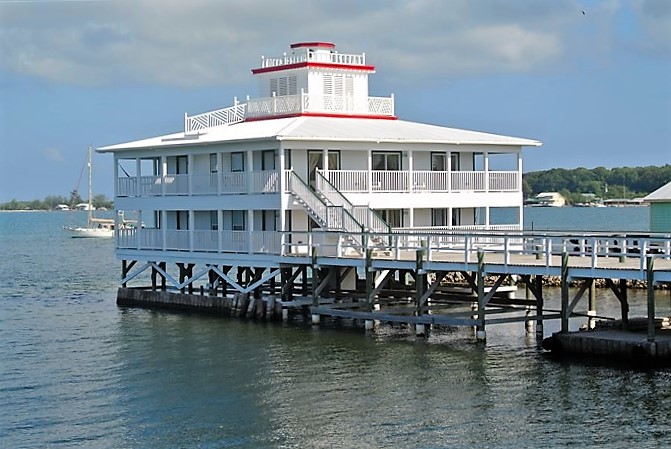 The Lighthouse Hotel in Utila