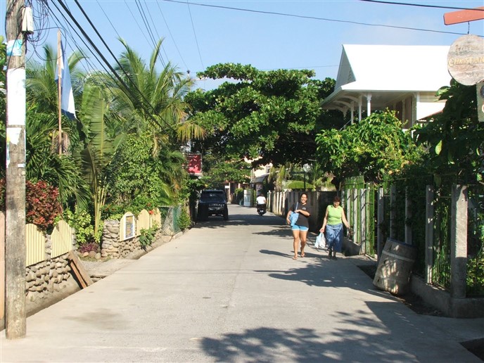 Main Street Utila at the Point