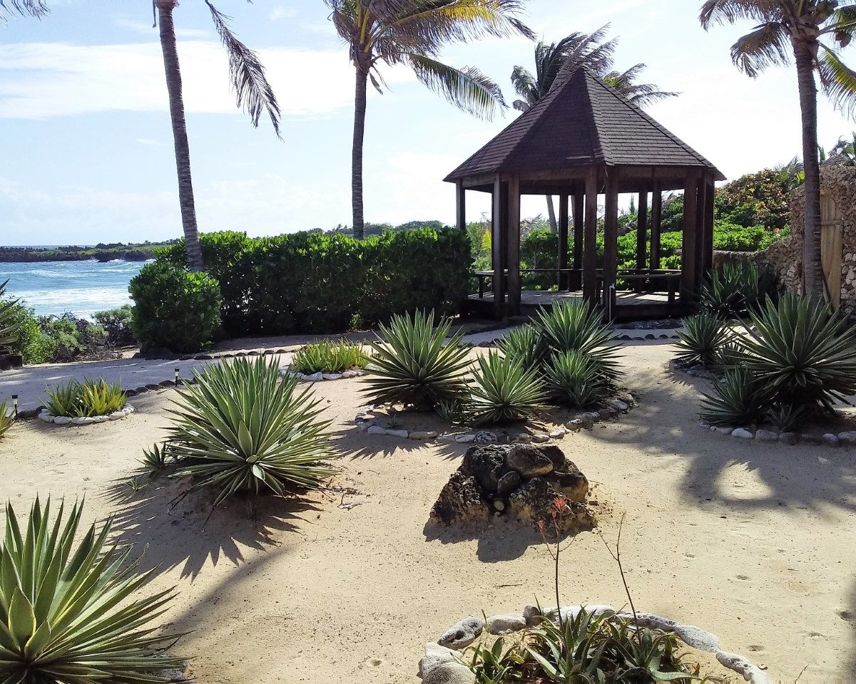 Wind Tryst has 2 or 3 bedrooms and is located on Paradise Cove with road access to town