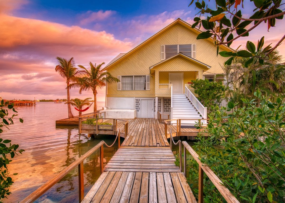 The Cay House with 5 Bedrooms and private dock in Utila town The Cay House with 5 Bedrooms and private dock in Utila town